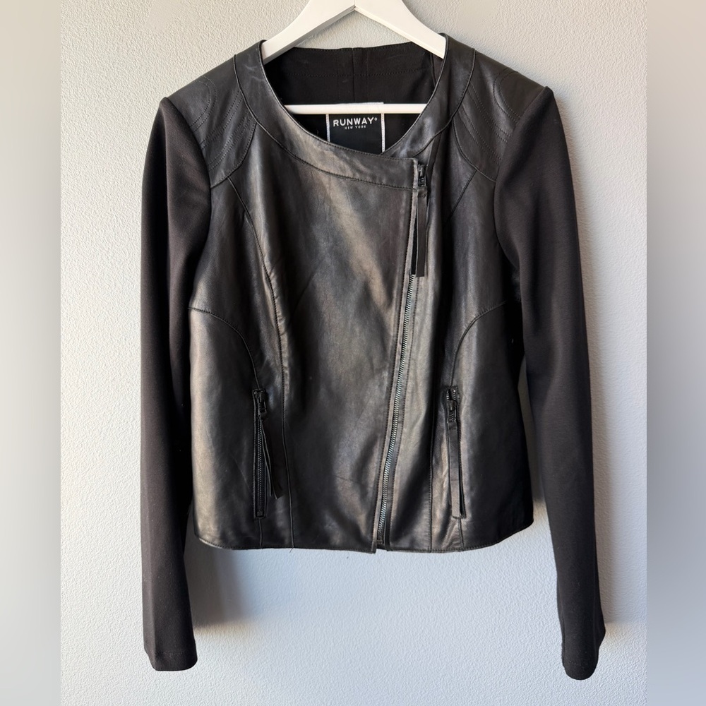Runway NY black leather fabric blend moto jacket Women’s sz L